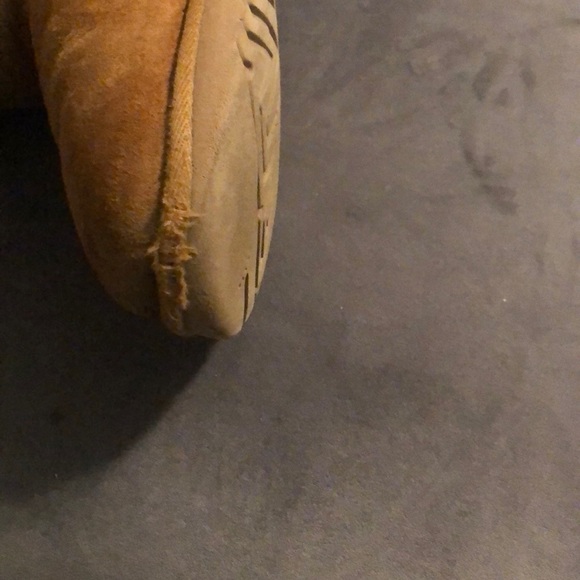 Brown uggs now in the back - Picture 3 of 4